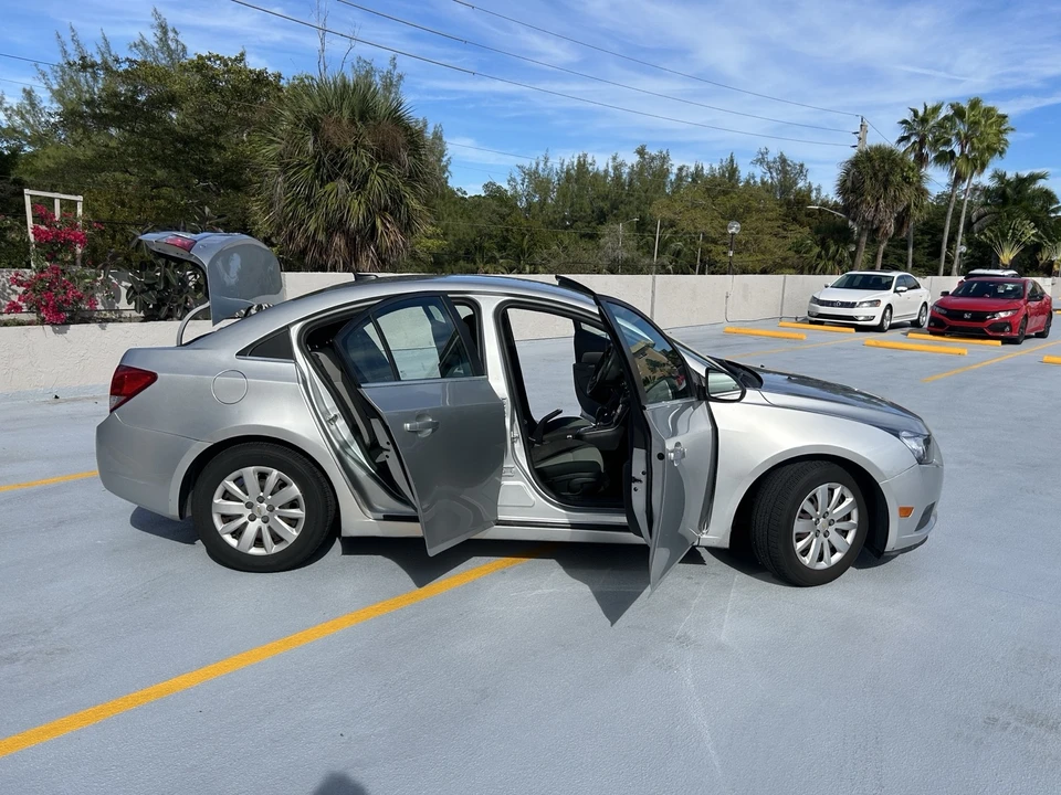 2011 Chevrolet Cruze - Image 4 of 18