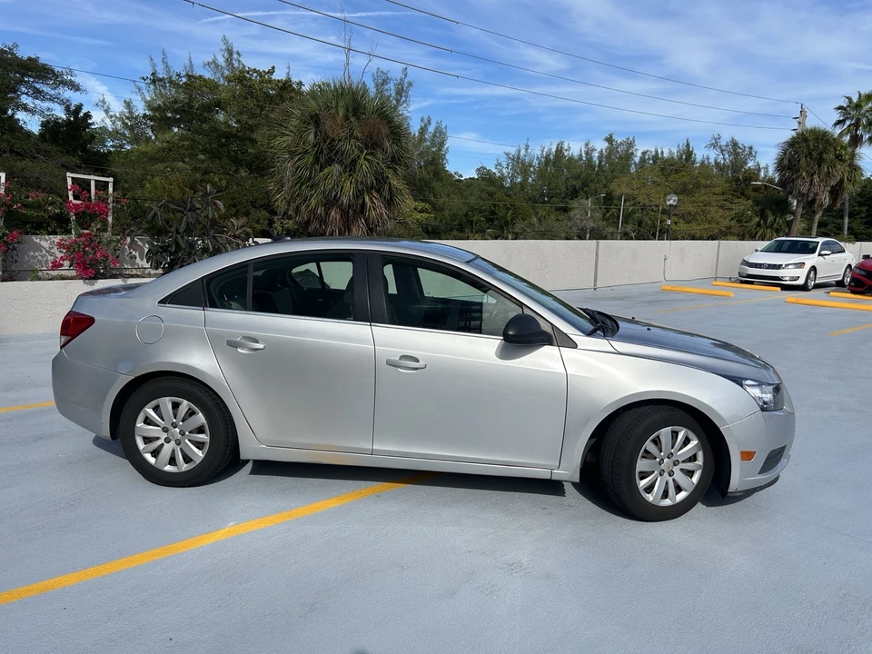 2011 Chevrolet Cruze - Image 3 of 18