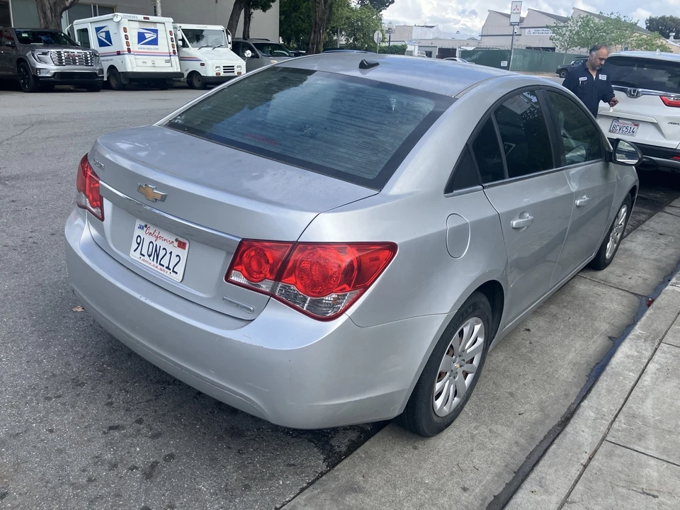 2011 Chevrolet Cruze - Image 4 of 5