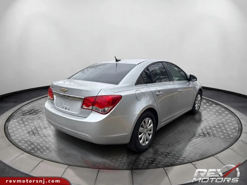2011 Chevrolet Cruze - Image 5 of 12