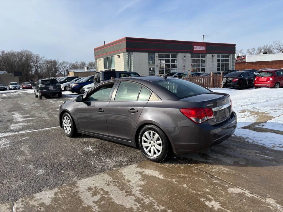 2011 Chevrolet Cruze - Image 9 of 16