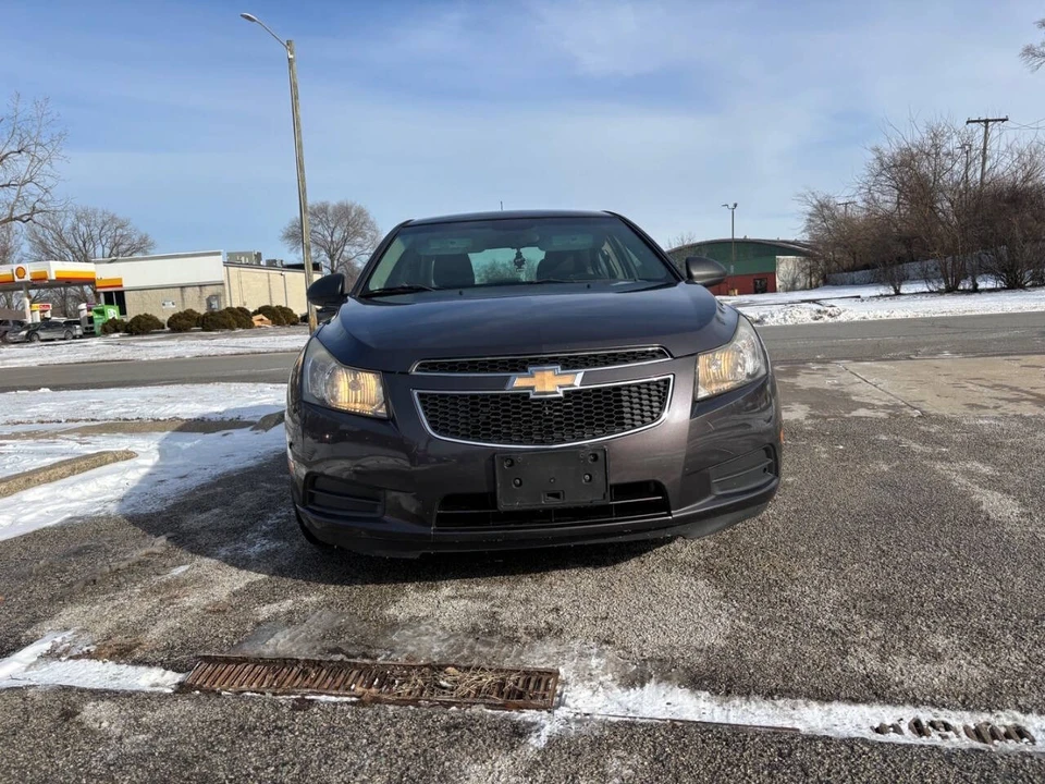 2011 Chevrolet Cruze - Image 2 of 16