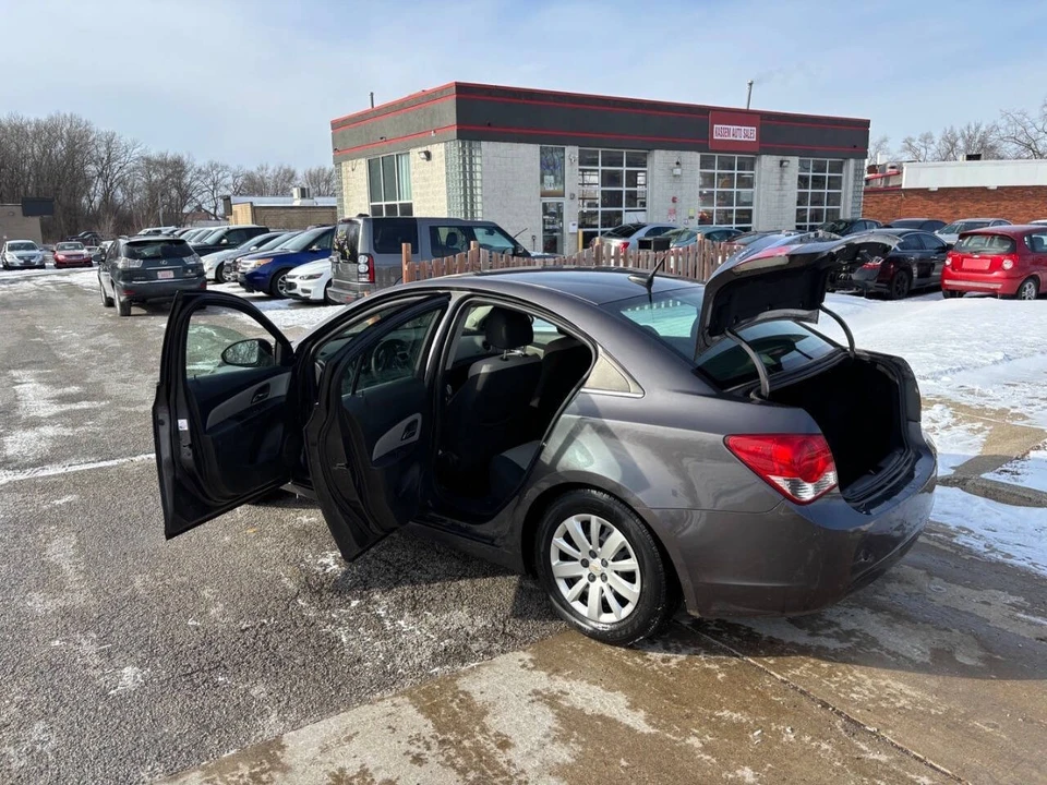 2011 Chevrolet Cruze - Image 14 of 16