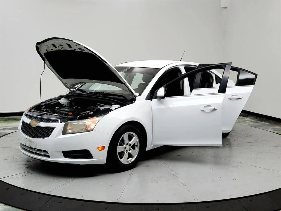 2011 Chevrolet Cruze - Image 9 of 12