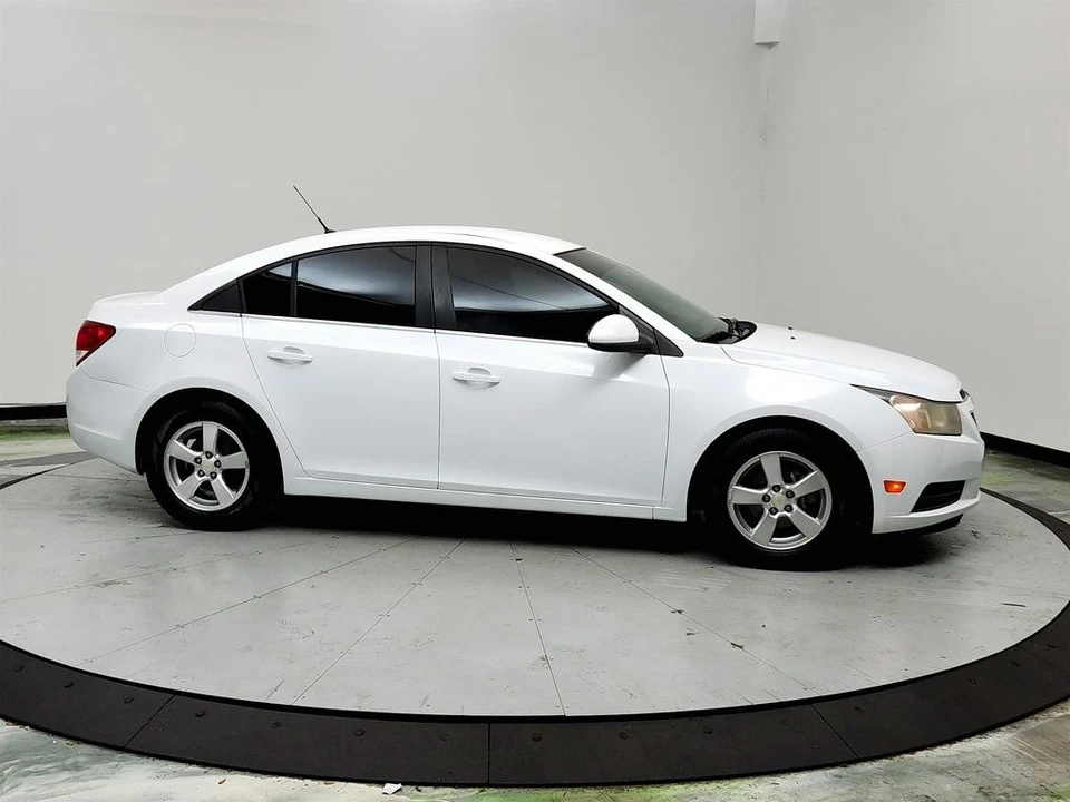 2011 Chevrolet Cruze - Image 4 of 12
