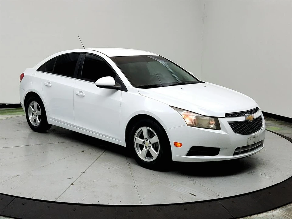 2011 Chevrolet Cruze - Image 3 of 12