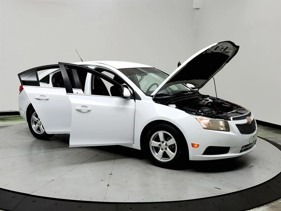 2011 Chevrolet Cruze - Image 10 of 12