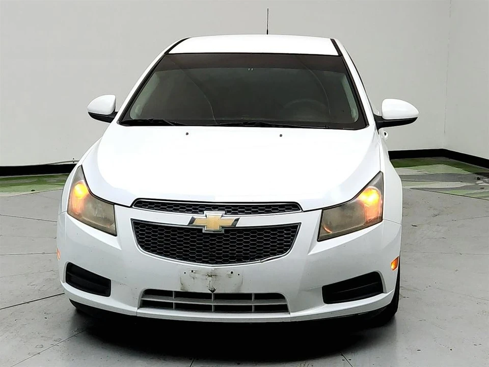 2011 Chevrolet Cruze - Image 2 of 12