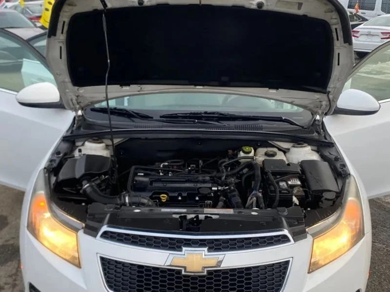 2011 Chevrolet Cruze - Image 2 of 12
