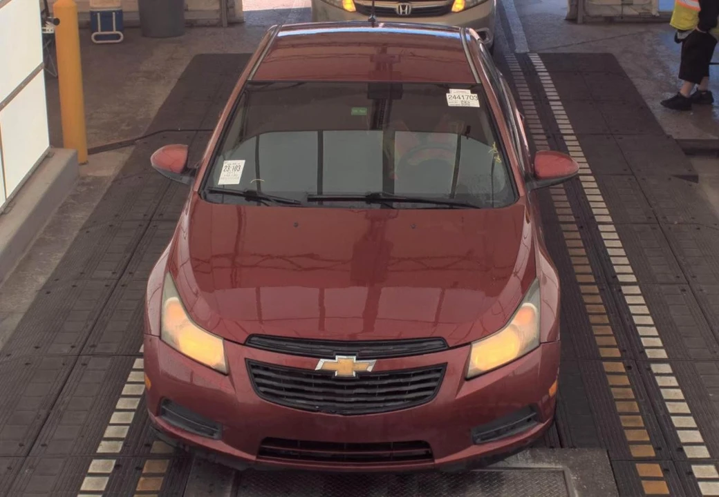 2011 Chevrolet Cruze - Image 2 of 18