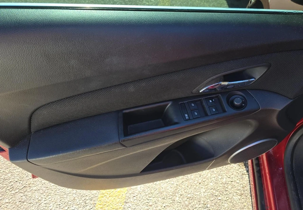 2011 Chevrolet Cruze - Image 12 of 18