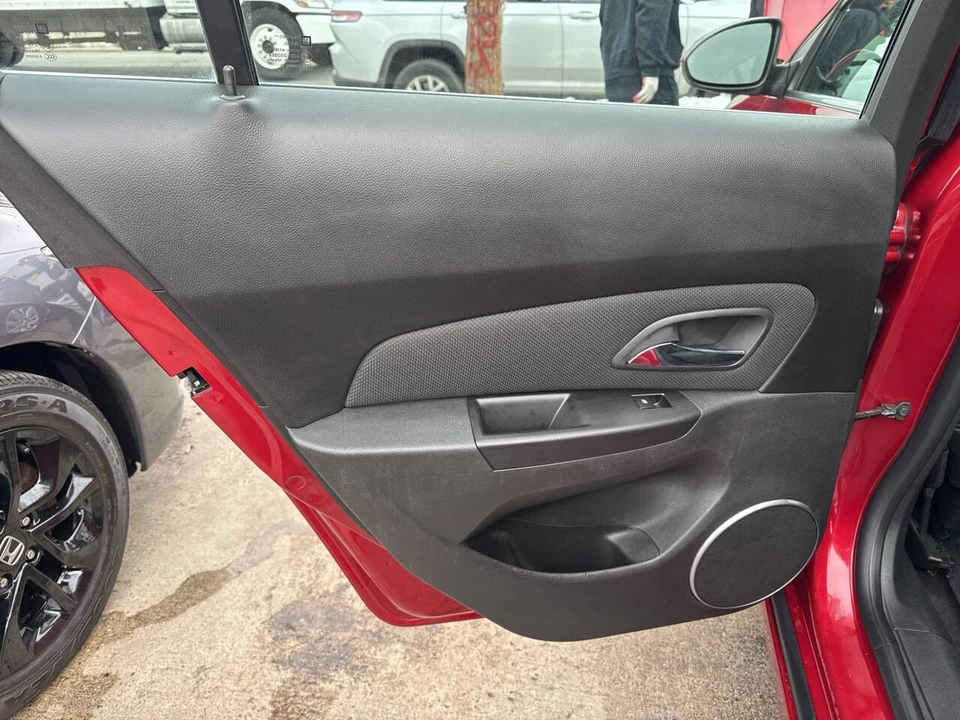 2011 Chevrolet Cruze - Image 11 of 21
