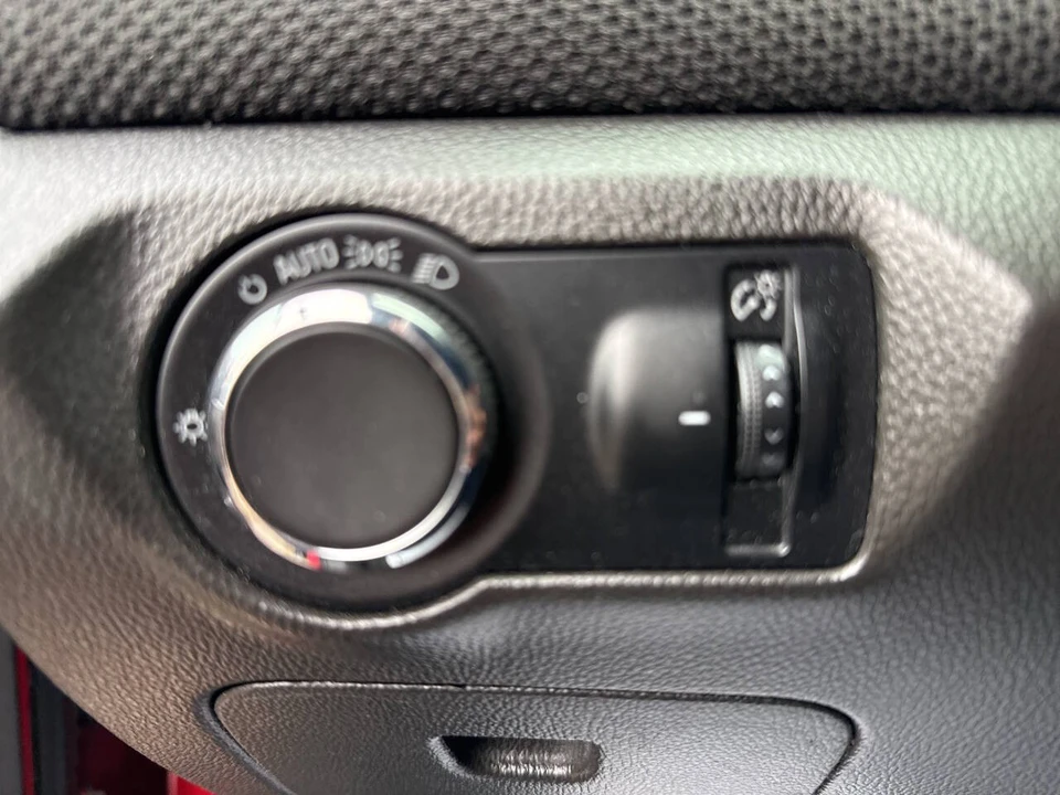 2011 Chevrolet Cruze - Image 18 of 21