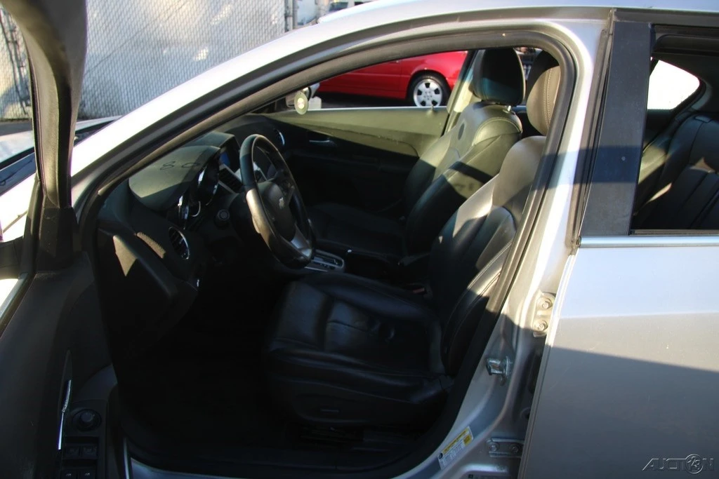 2011 Chevrolet Cruze - Image 12 of 21