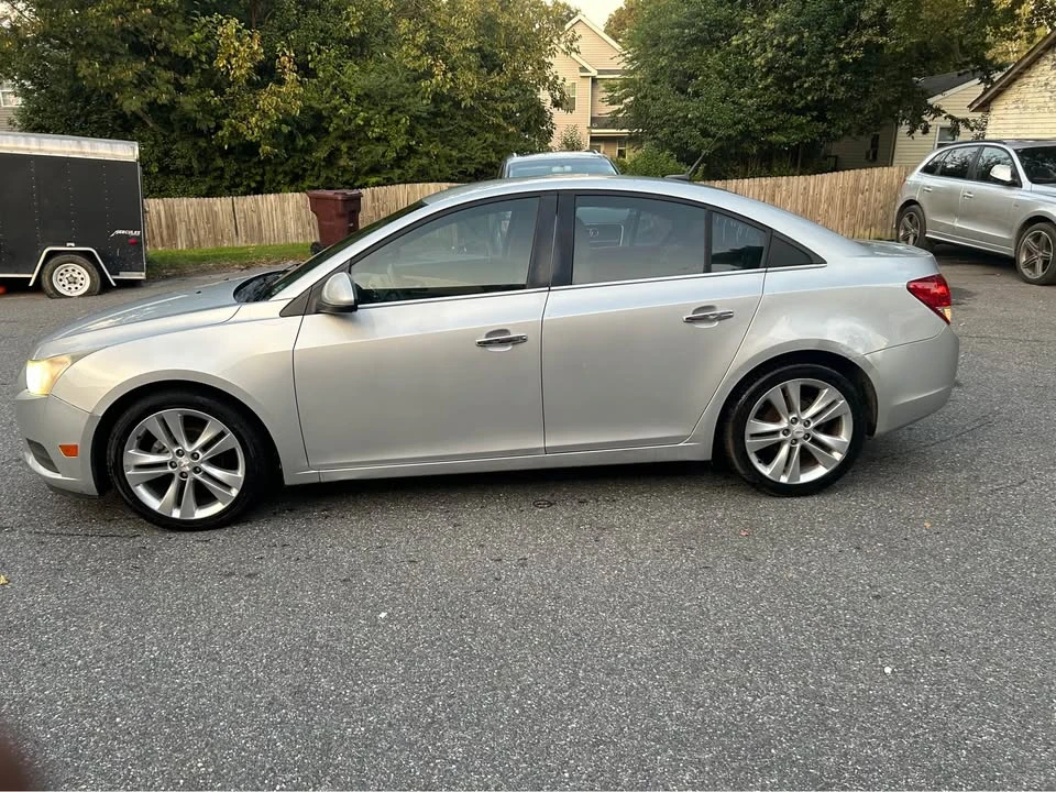 2011 Chevrolet Cruze - Image 3 of 9