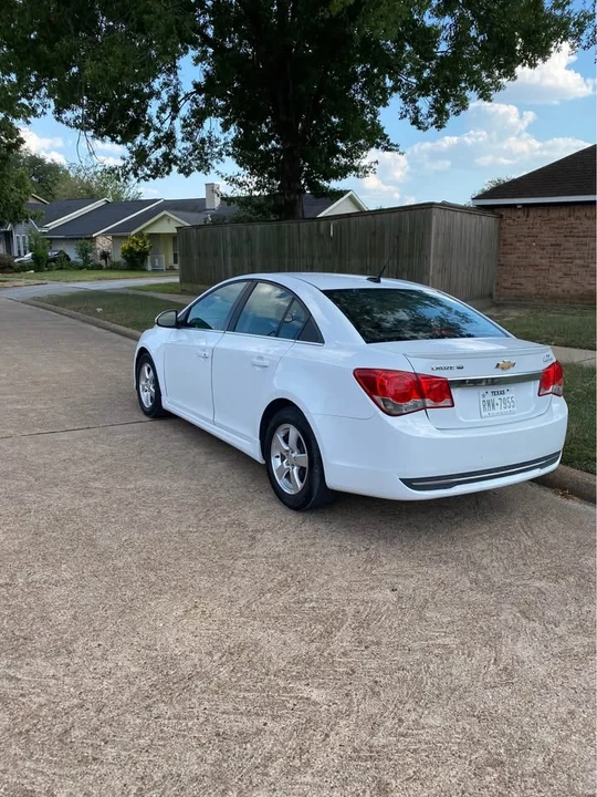 2011 Chevrolet Cruze - Image 2 of 9