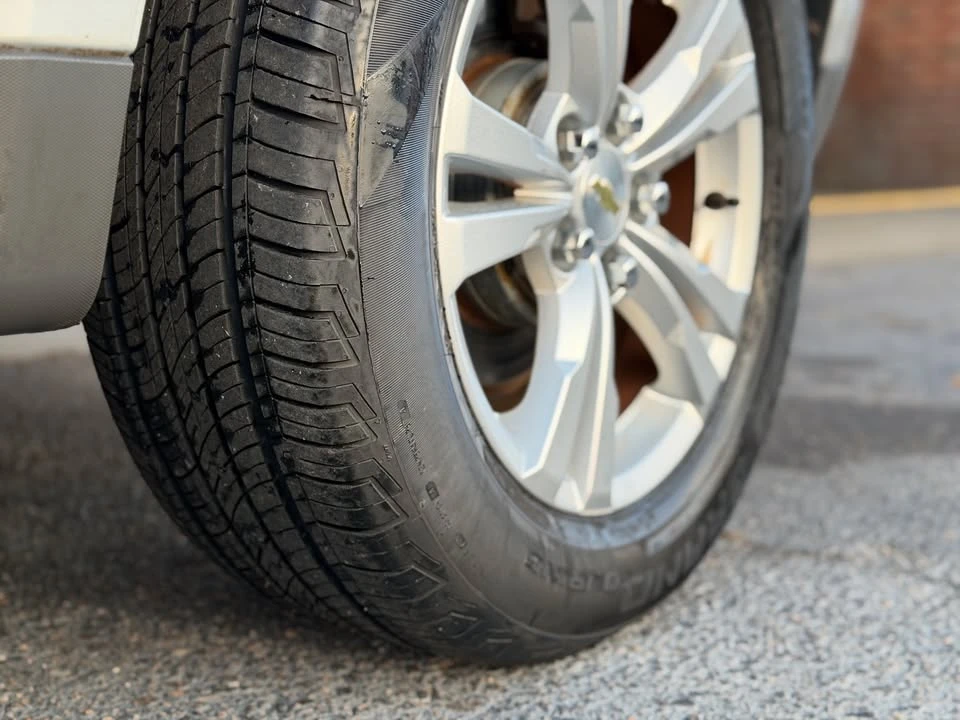 2011 Chevrolet Equinox - Image 17 of 18