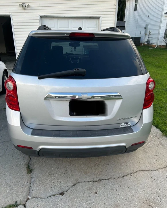 2011 Chevrolet Equinox - Image 2 of 3
