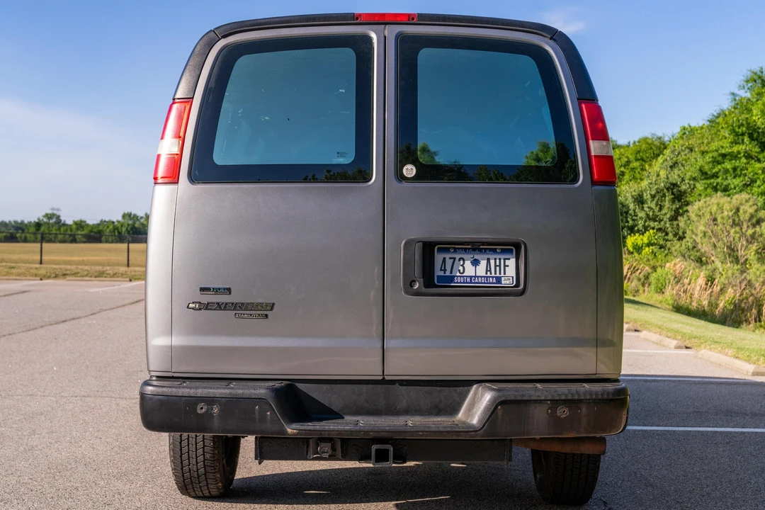 2011 Chevrolet Express - Image 5 of 31