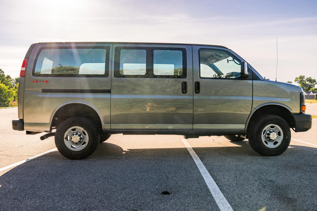 2011 Chevrolet Express - Image 3 of 31