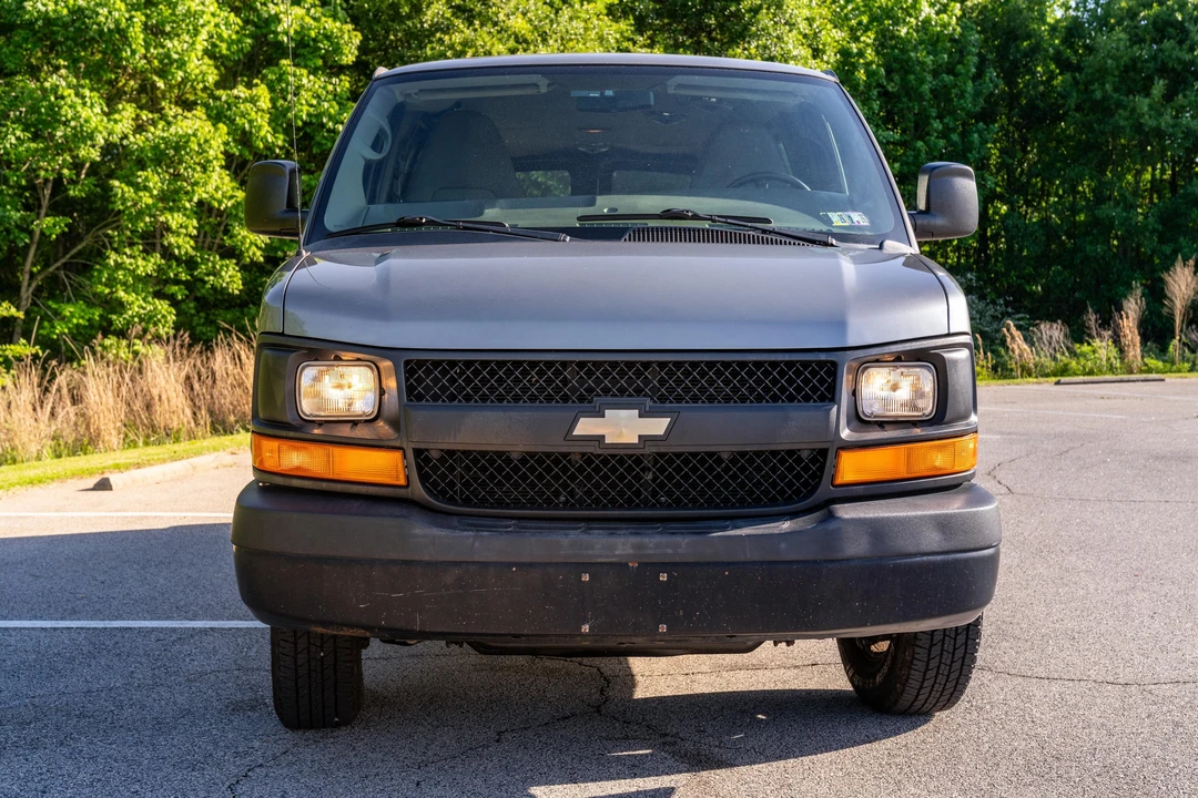 2011 Chevrolet Express - Image 6 of 31