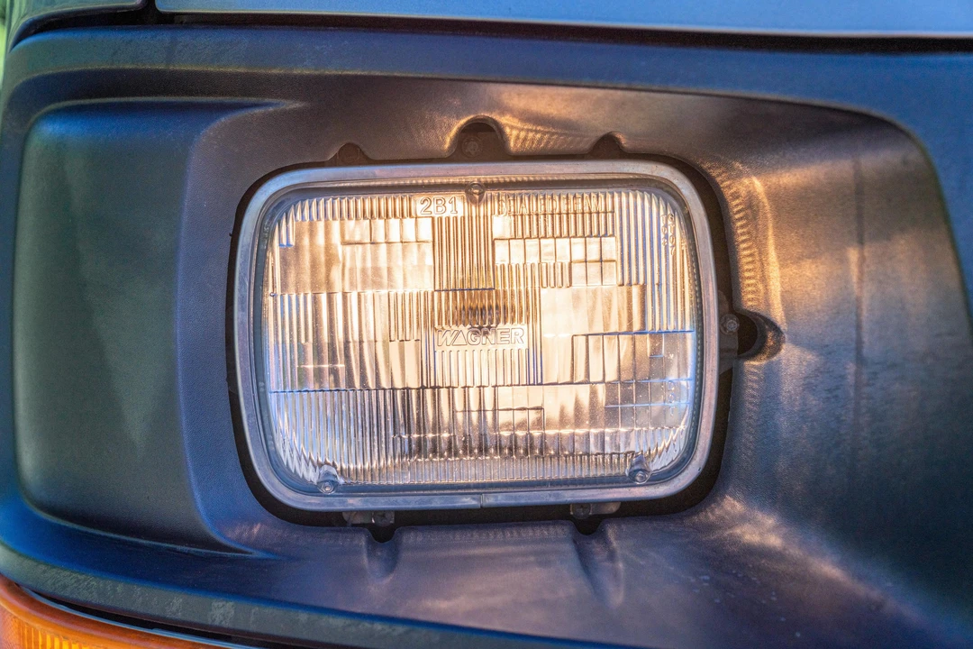2011 Chevrolet Express - Image 11 of 31