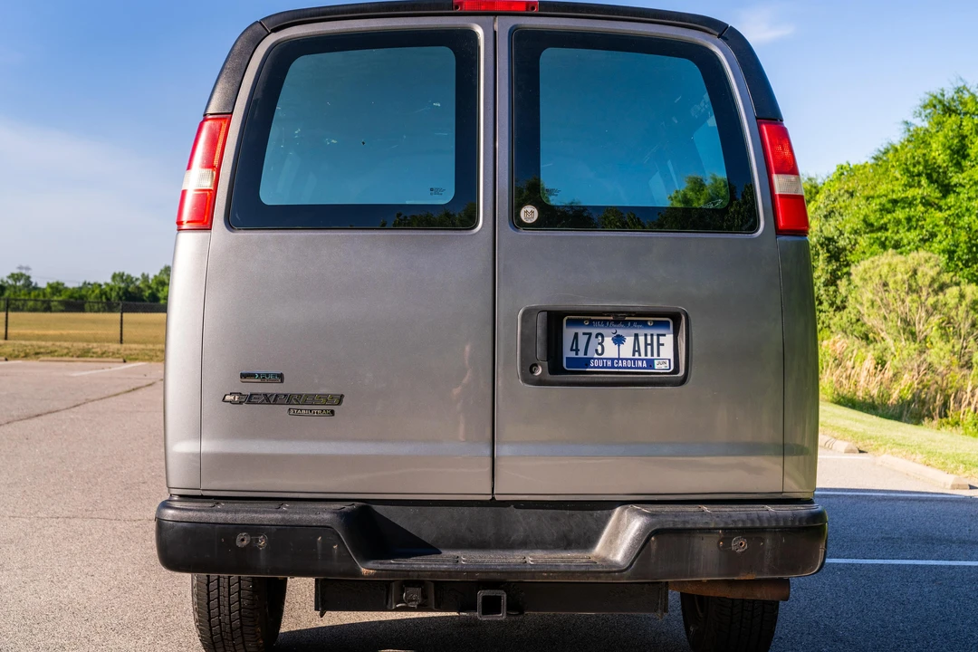 2011 Chevrolet Express - Image 8 of 31