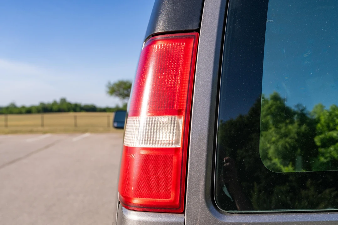 2011 Chevrolet Express - Image 20 of 31