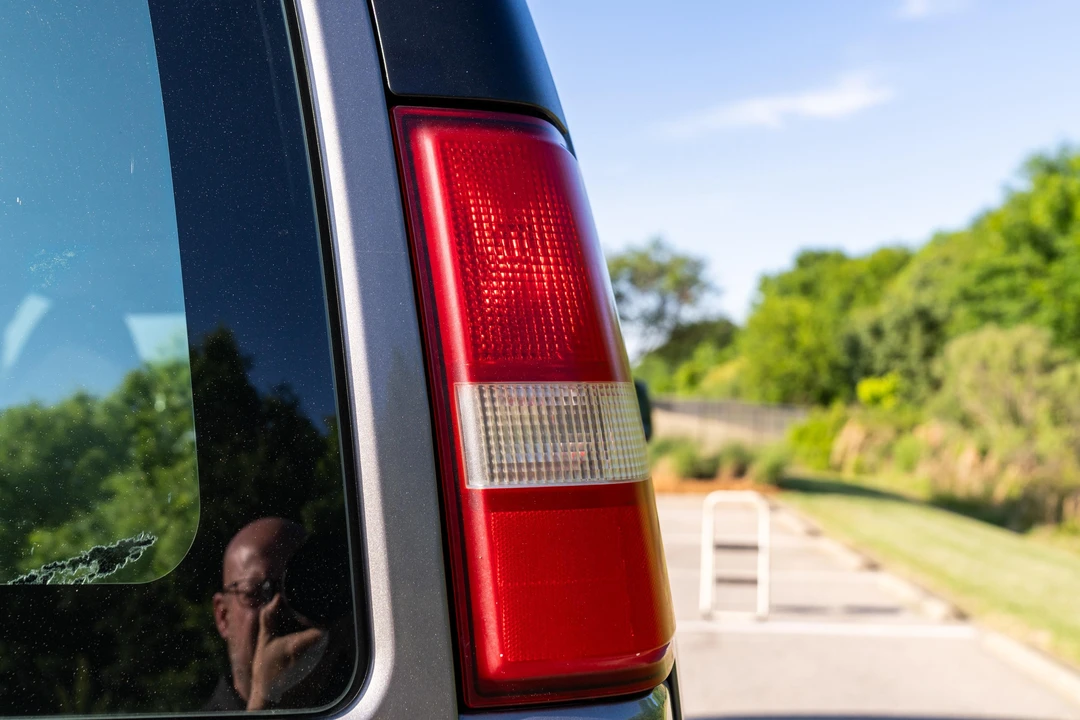 2011 Chevrolet Express - Image 22 of 31