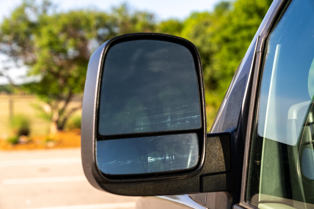 2011 Chevrolet Express - Image 16 of 31