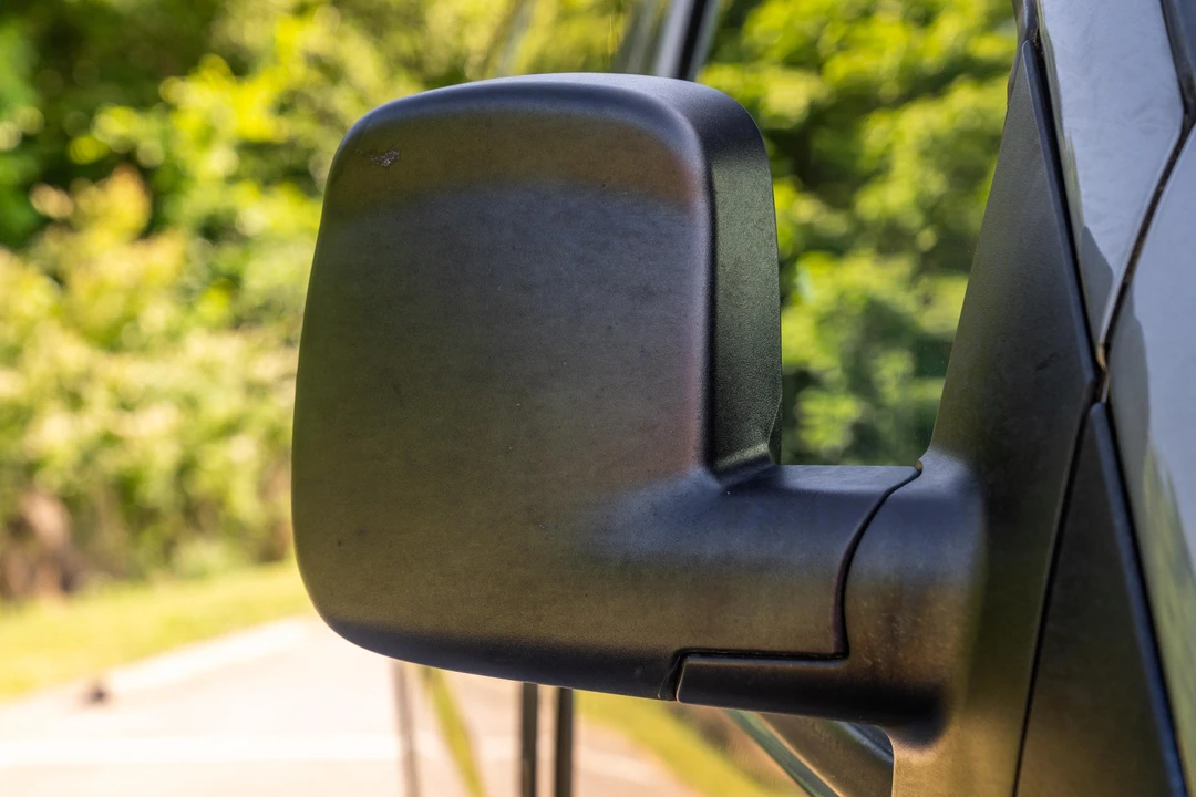 2011 Chevrolet Express - Image 25 of 31