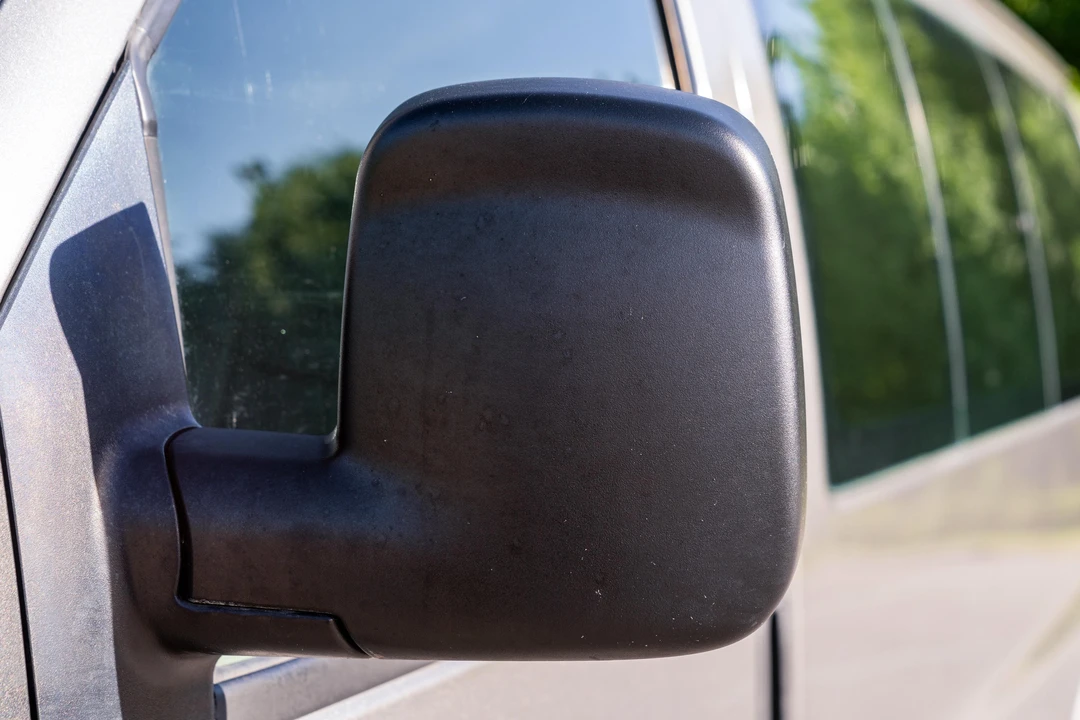 2011 Chevrolet Express - Image 15 of 31