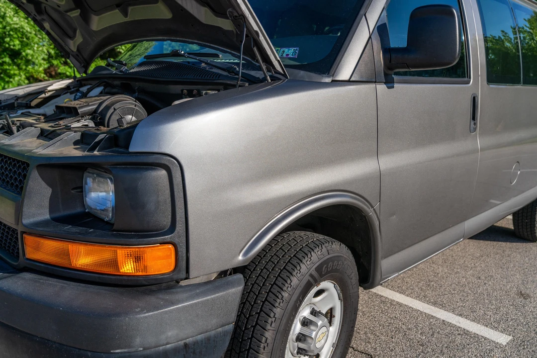 2011 Chevrolet Express - Image 14 of 31
