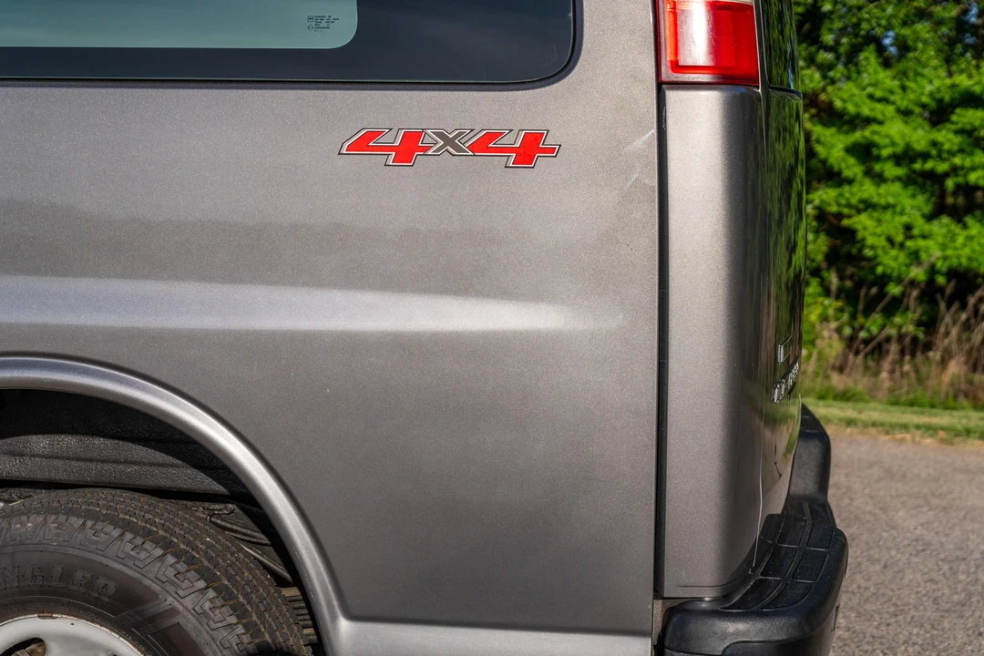 2011 Chevrolet Express - Image 18 of 31