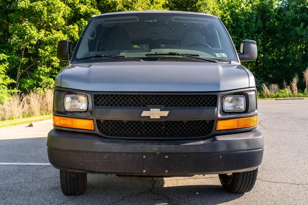 2011 Chevrolet Express - Image 2 of 31