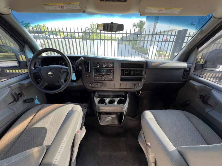 2011 Chevrolet Express - Image 13 of 16