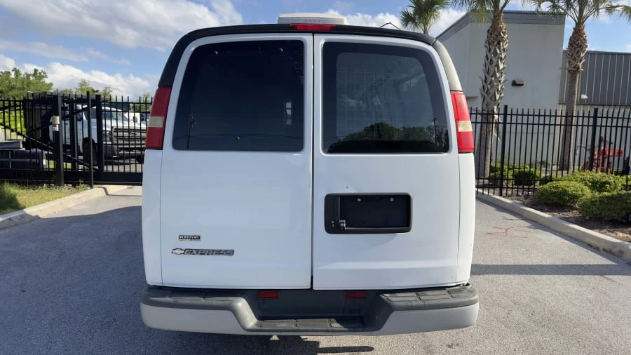 2011 Chevrolet Express - Image 3 of 16