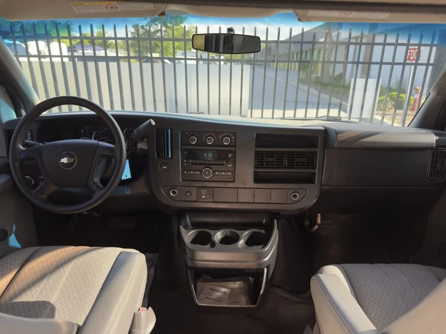 2011 Chevrolet Express - Image 14 of 16