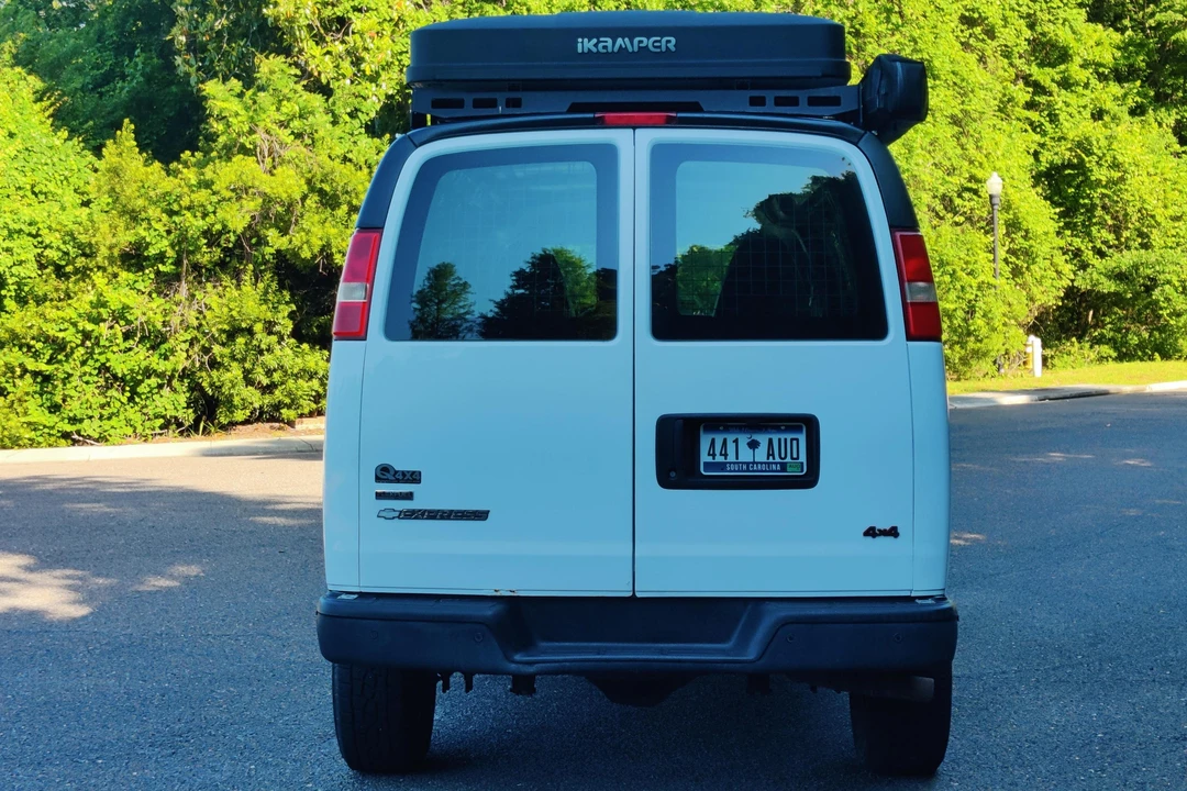 2011 Chevrolet Express - Image 5 of 31