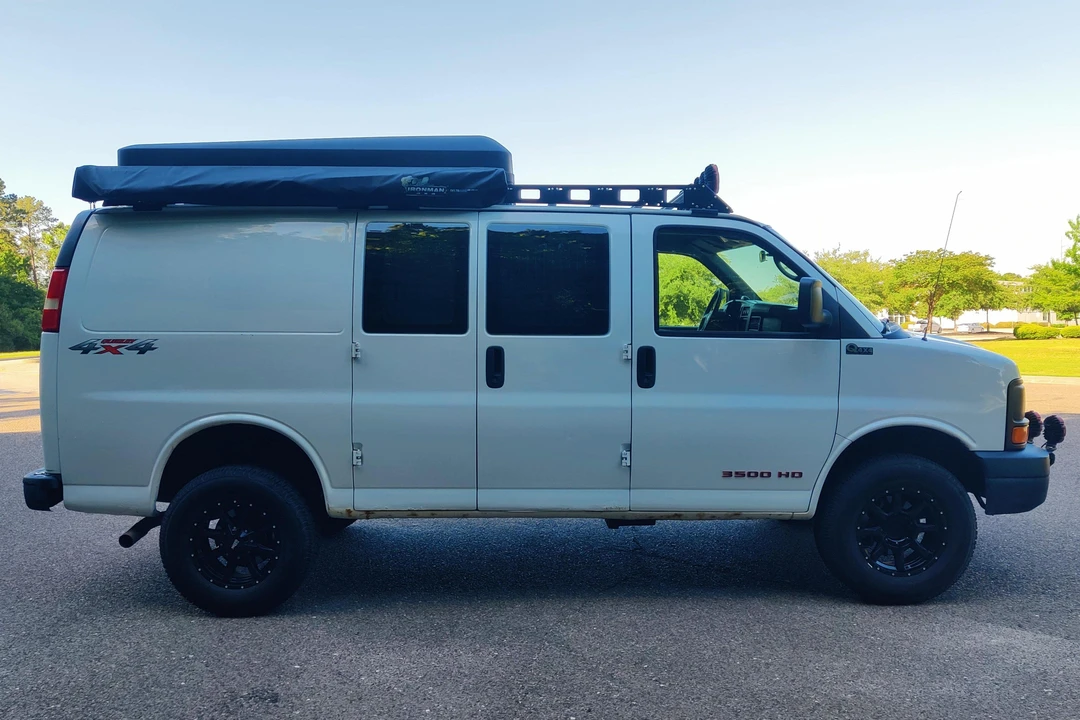 2011 Chevrolet Express - Image 3 of 31