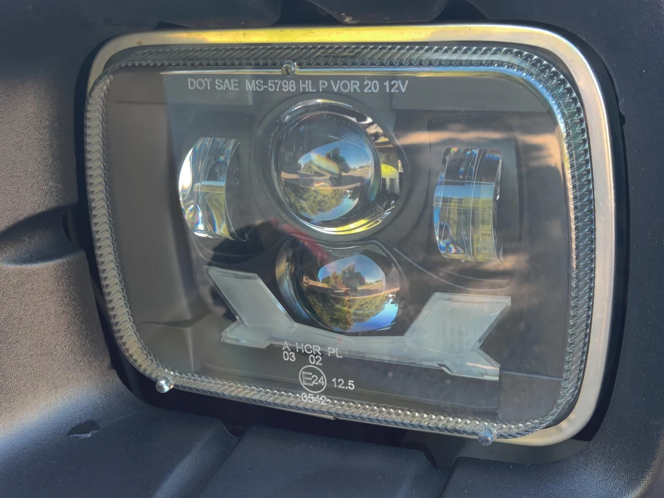 2011 Chevrolet Express - Image 14 of 31