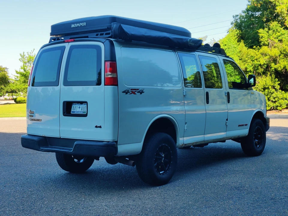 2011 Chevrolet Express - Image 8 of 31