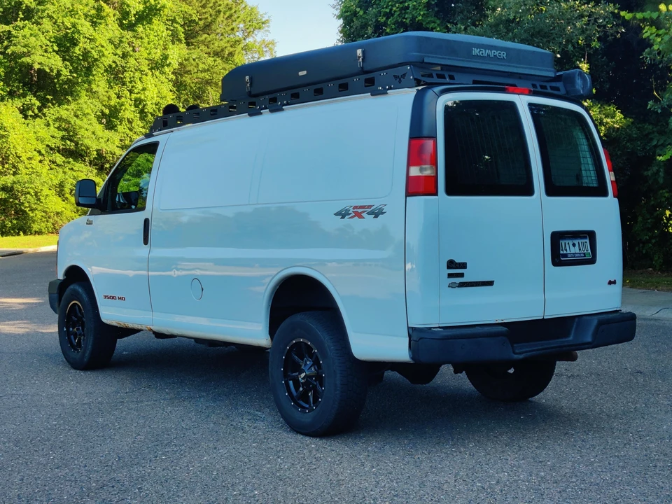 2011 Chevrolet Express - Image 6 of 31