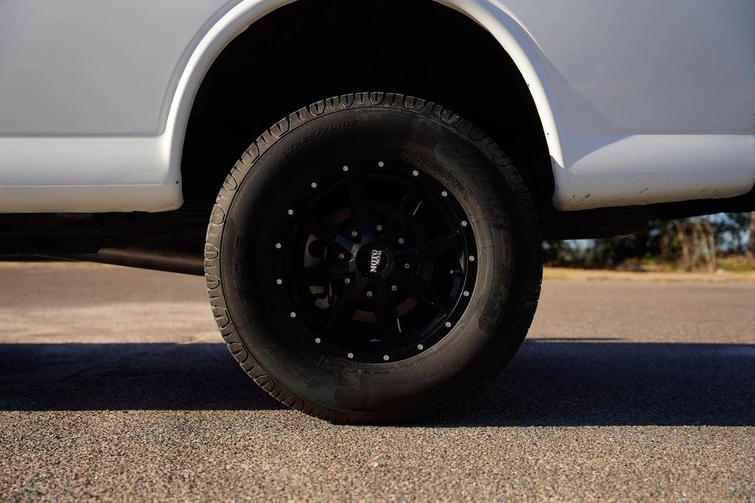 2011 Chevrolet Express - Image 20 of 31