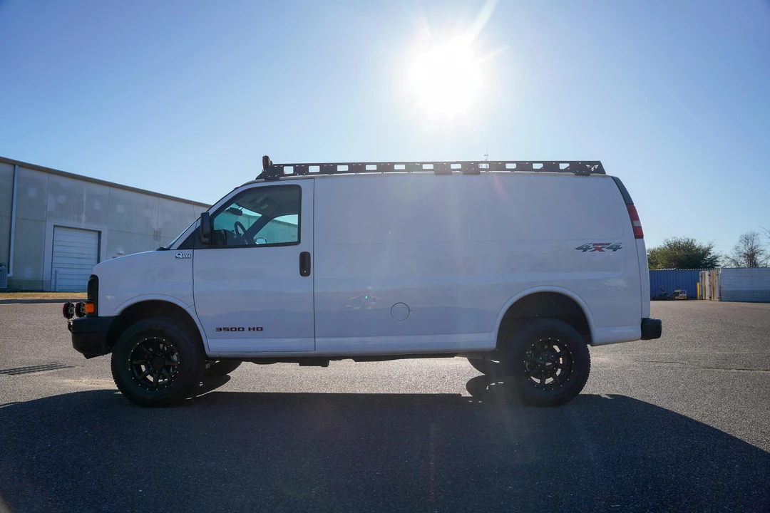 2011 Chevrolet Express - Image 7 of 31