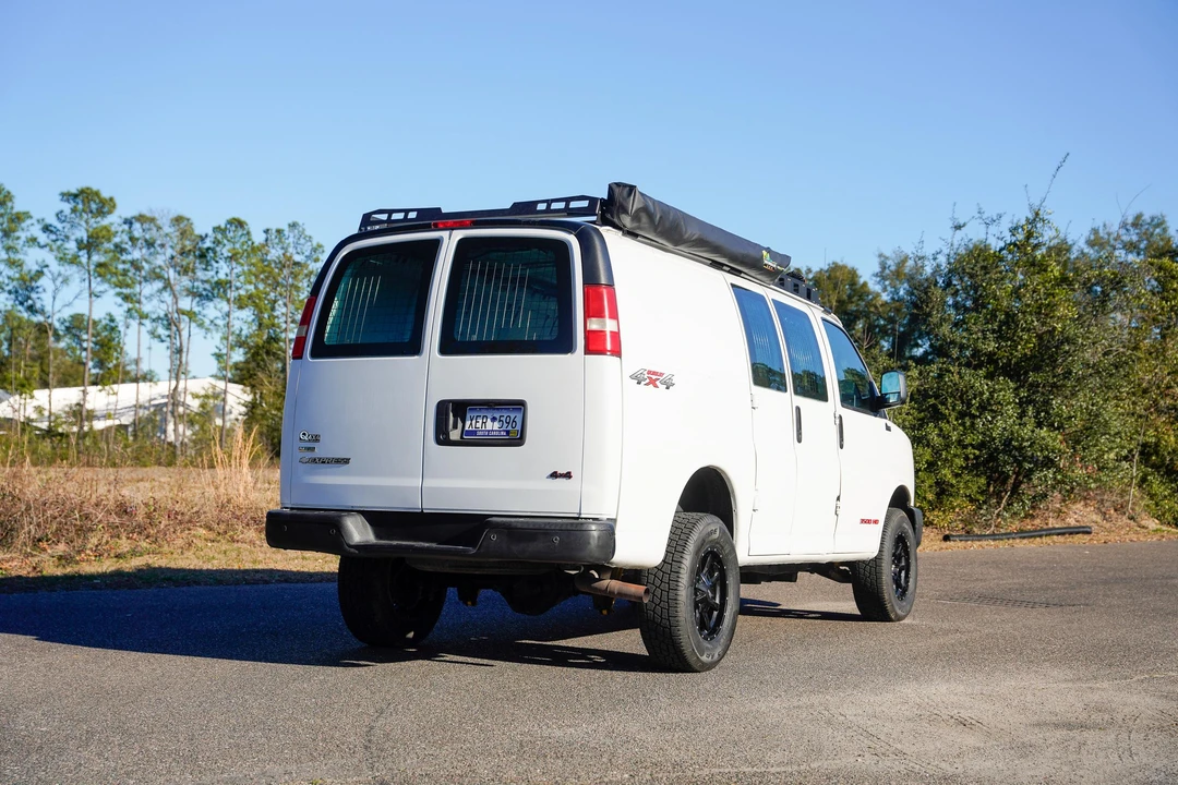 2011 Chevrolet Express - Image 8 of 31