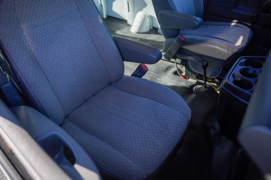 2011 Chevrolet Express - Image 29 of 31