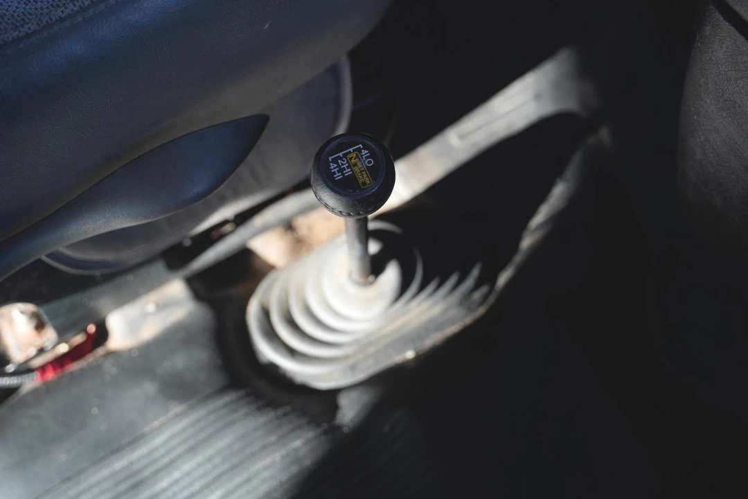 2011 Chevrolet Express - Image 24 of 31
