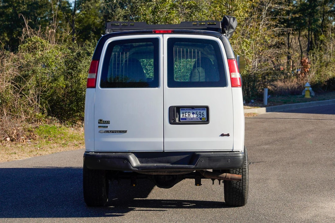 2011 Chevrolet Express - Image 5 of 31