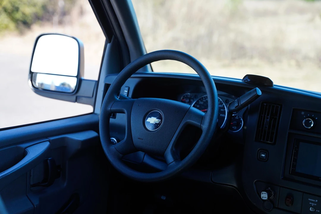 2011 Chevrolet Express - Image 30 of 31
